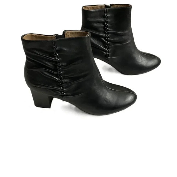 Bettye Muller New Deena Black Soft Leather Heel Ankle Booties Sz 7.5 No Box - Picture 1 of 5